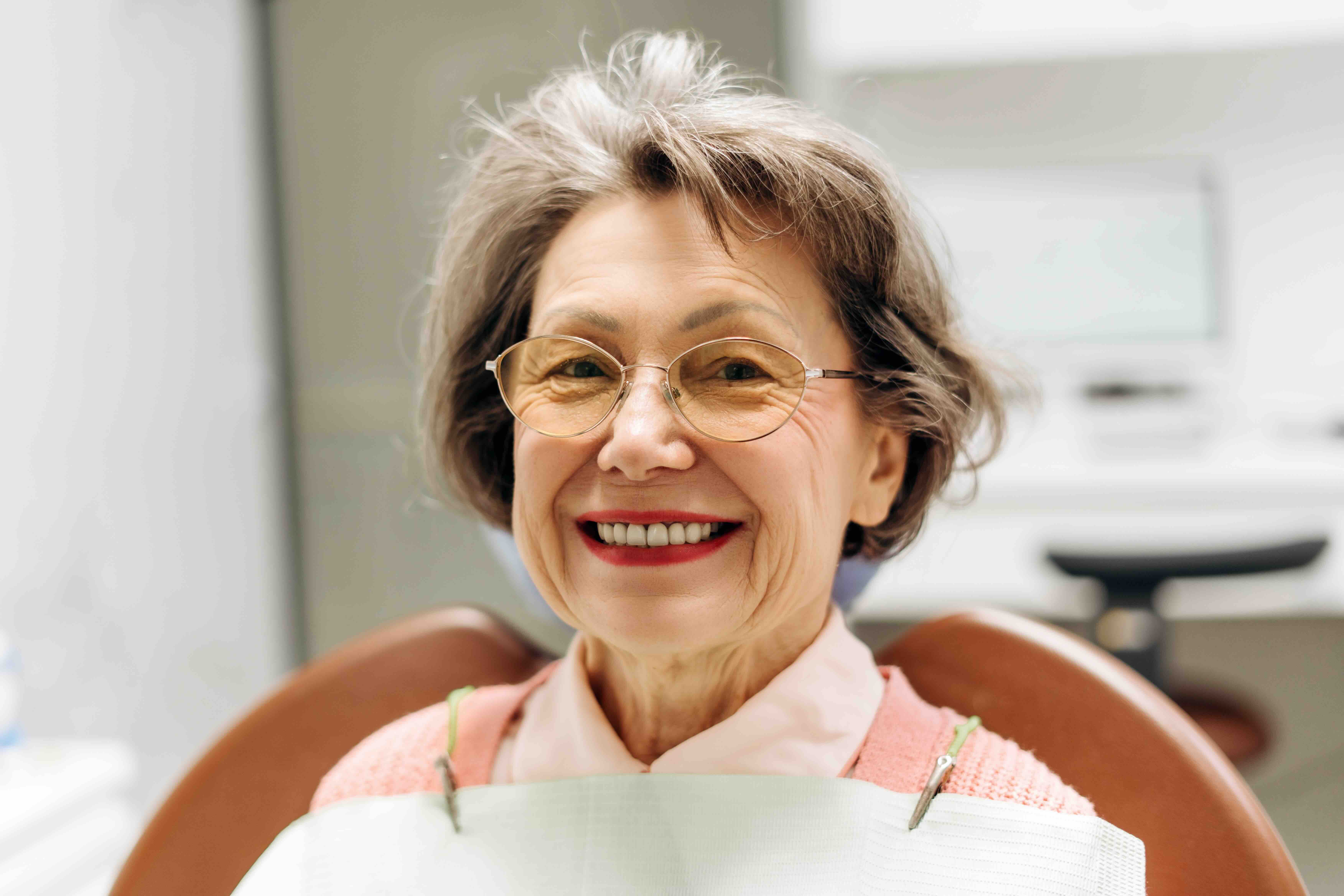 Natural-looking denture smile
